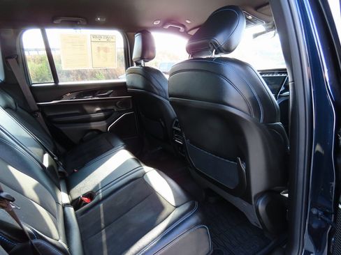 Used 2024 Jeep Grand Cherokee Trailhawk image 12