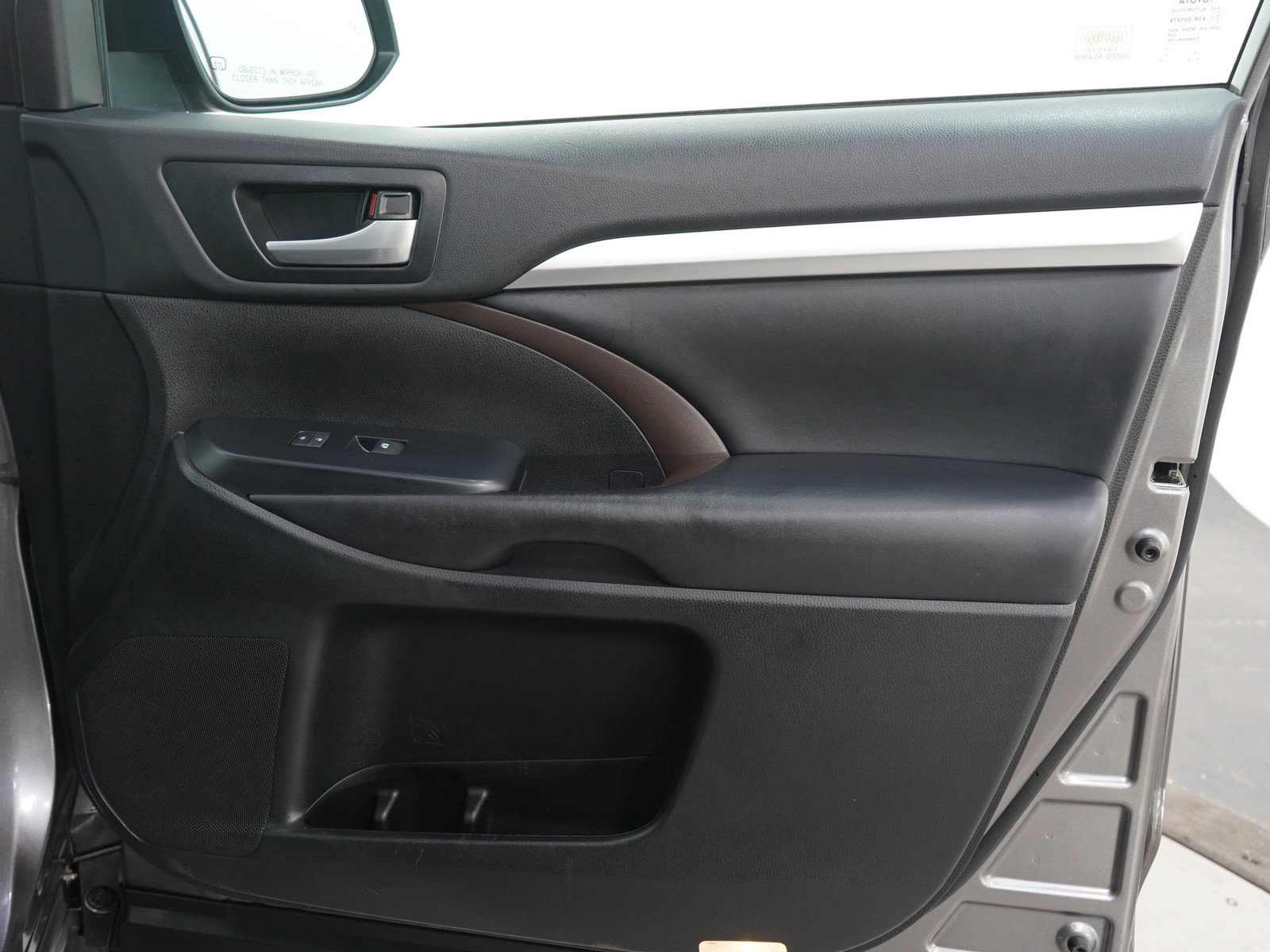 Used 2019 Toyota Highlander XLE AWD/4WD image 12