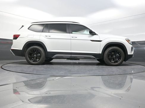 New 2026 Volkswagen Atlas Peak Edition image 28