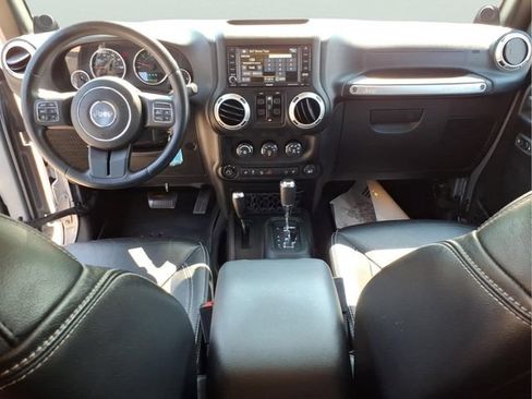 Used 2014 Jeep Wrangler Unlimited Rubicon w/ Connectivity Group AWD/4WD image 11