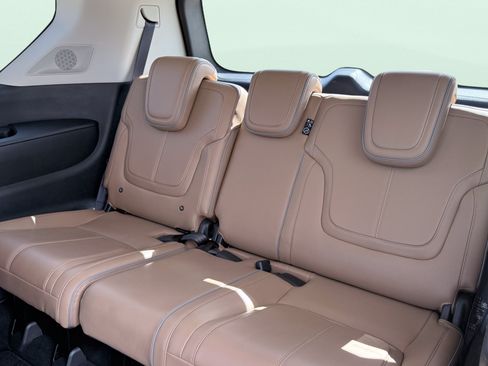 Used 2025 INFINITI QX80 Sensory AWD/4WD image 38