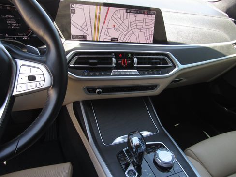 Used 2021 BMW X7 xDrive40i w/ Executive Package AWD/4WD image 19