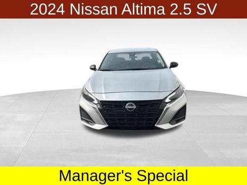 Used 2024 Nissan Altima 2.5 SV image 2
