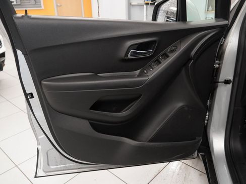 Used 2021 Chevrolet Trax LS image 16