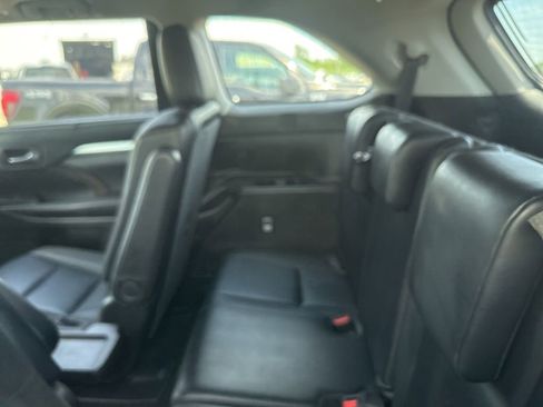 Used 2019 Toyota Highlander XLE AWD/4WD image 18