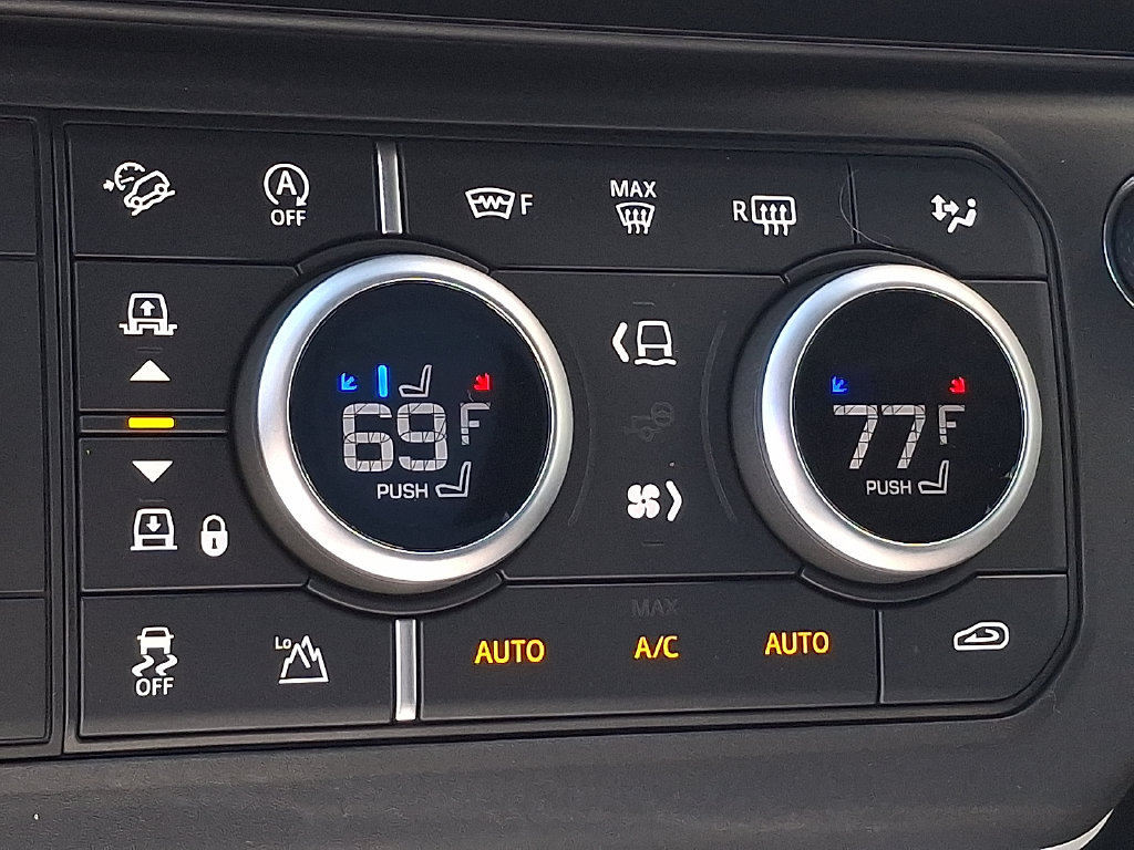 New 2026 Land Rover Defender 110 X-Dynamic SE AWD/4WD image 13