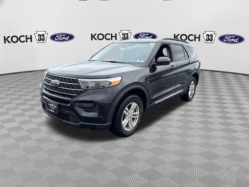 Used 2023 Ford Explorer XLT AWD/4WD image 3