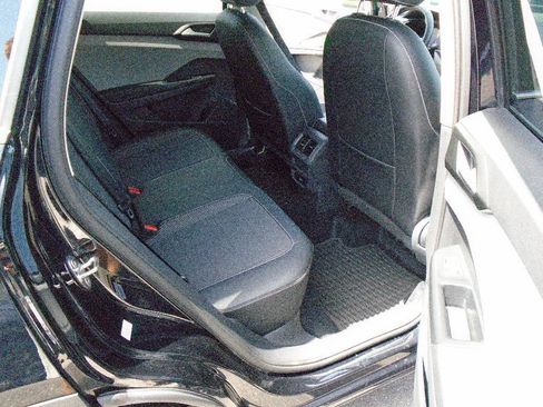 Used 2022 Volkswagen Taos SE FWD image 9