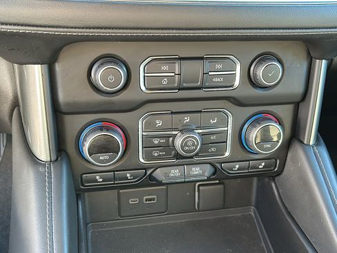 Used 2021 Chevrolet Tahoe Z71 image 18