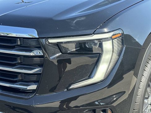 Used 2025 GMC Acadia Elevation FWD image 11