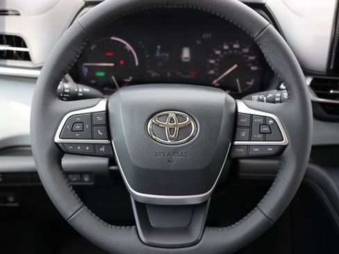 New 2026 Toyota Sienna XLE FWD image 30