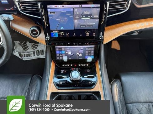 Used 2022 Jeep Grand Wagoneer Series III AWD/4WD image 30