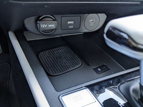 Used 2024 Hyundai Elantra Limited image 35