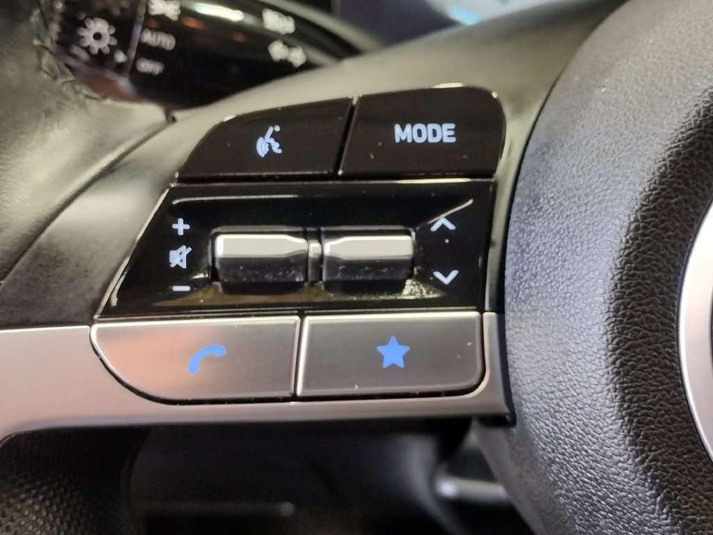 Certified 2024 Hyundai Elantra Limited FWD image 28