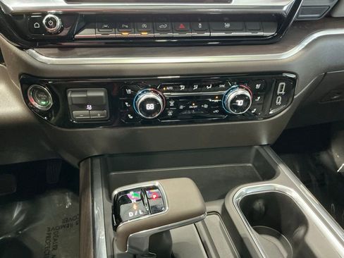 Used 2026 GMC Sierra 1500 SLT image 11