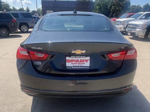 Used 2017 Chevrolet Malibu LT image 9