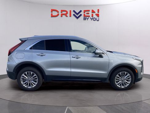 Used 2024 Cadillac XT4 Premium Luxury image 7