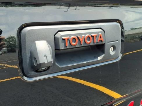 Used 2019 Toyota Tacoma TRD Off-Road w/ TRD Premium Off Road Package AWD/4WD image 31