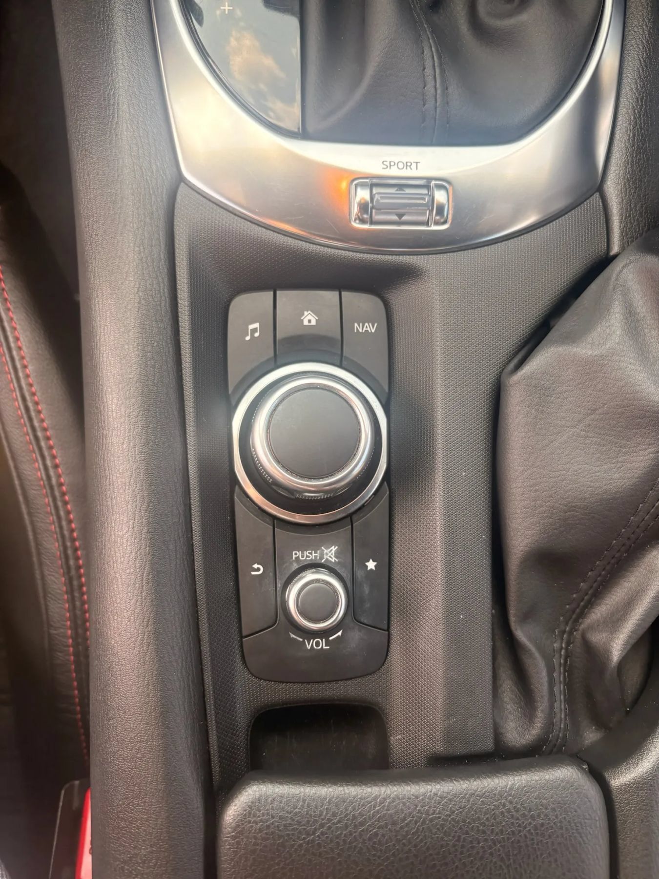 Used 2019 FIAT 124 Spider Abarth w/ Navigation & Sound Group RWD image 22