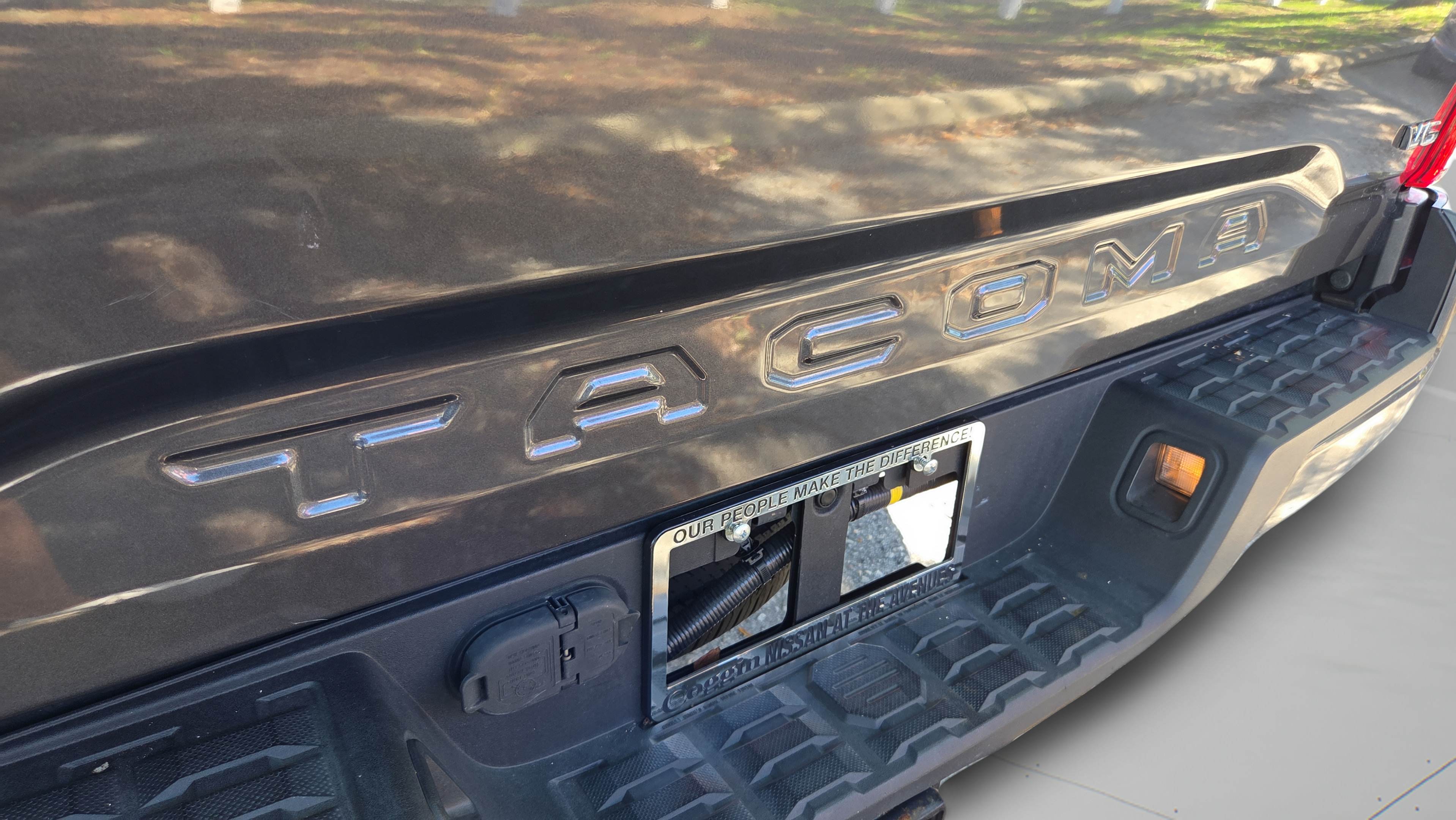 Used 2022 Toyota Tacoma SR5 w/ Technology Package RWD image 16