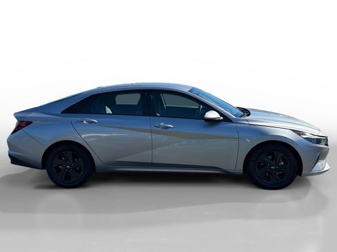 Certified 2022 Hyundai Elantra SEL w/ Preferred Accessory Package FWD image 6