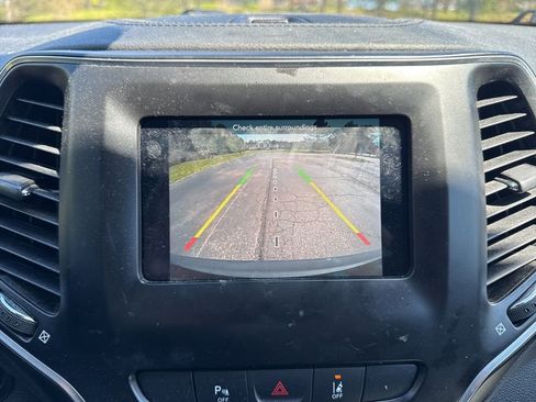 Used 2020 Jeep Cherokee Latitude Lux w/ Quick Order Package 26H Lux image 7