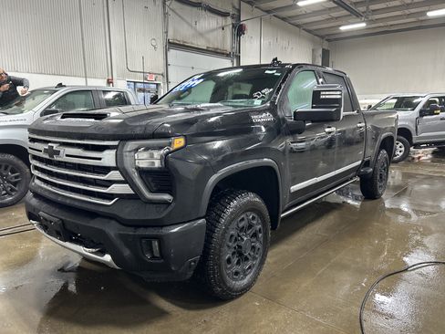 Used 2024 Chevrolet Silverado 2500 High Country image 4