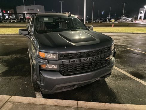 Used 2020 Chevrolet Silverado 1500 Custom w/ Custom Value Package image 17