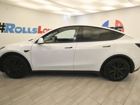 Used 2022 Tesla Model Y Long Range AWD/4WD image 2