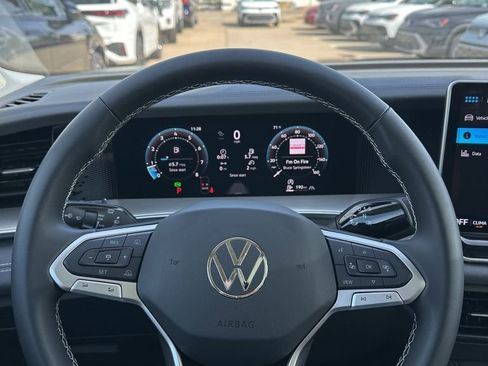 New 2026 Volkswagen Tiguan SE AWD/4WD image 8