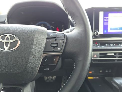 Used 2025 Toyota Camry SE w/ Convenience Package image 15