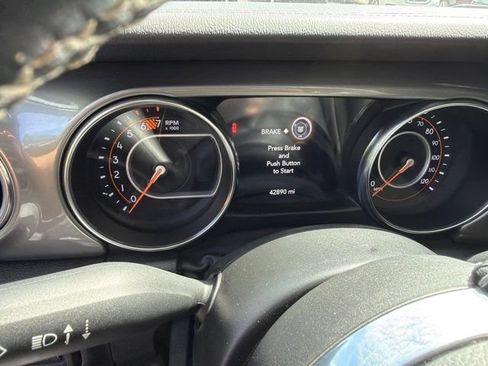 Used 2022 Jeep Wrangler Unlimited Sahara w/ Cold Weather Group AWD/4WD image 4