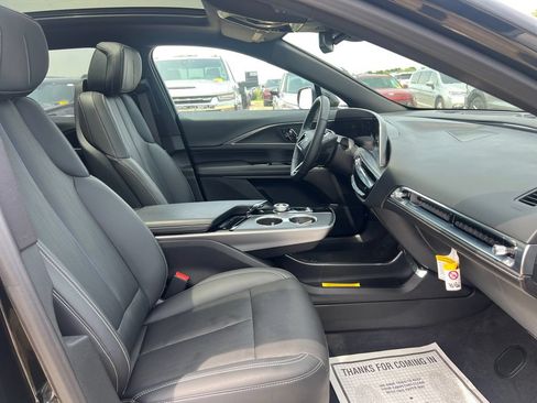 Used 2024 Cadillac Lyriq Luxury AWD/4WD image 36