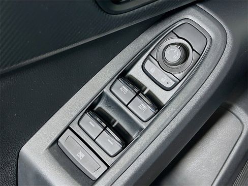 Used 2024 Subaru Crosstrek 2.0i Premium image 17