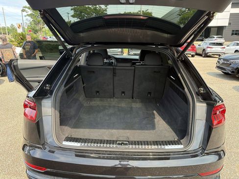 Used 2021 Audi Q8 Premium Plus w/ Premium Plus Package image 11