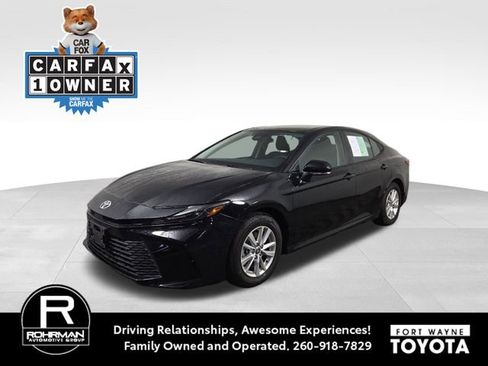 Used 2025 Toyota Camry LE image 1