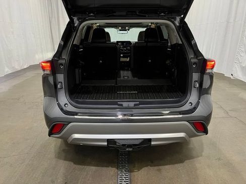 Used 2023 Toyota Highlander Platinum AWD/4WD image 14
