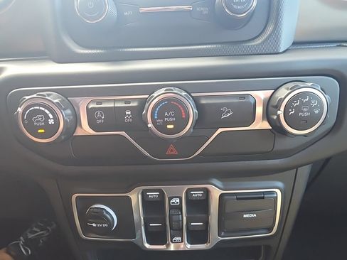 Used 2018 Jeep Wrangler Unlimited Sport S AWD/4WD image 21