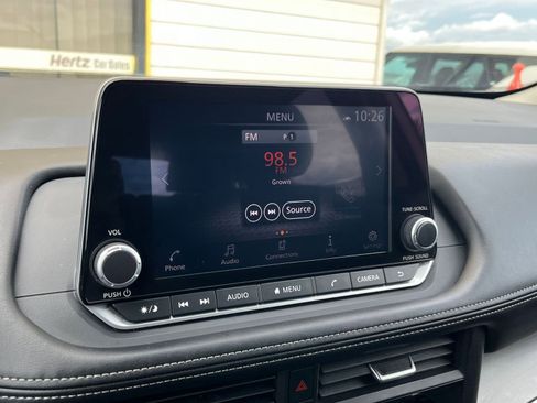 Used 2025 Nissan Rogue SV image 17