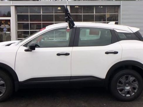 Certified 2025 Nissan Kicks S image 5