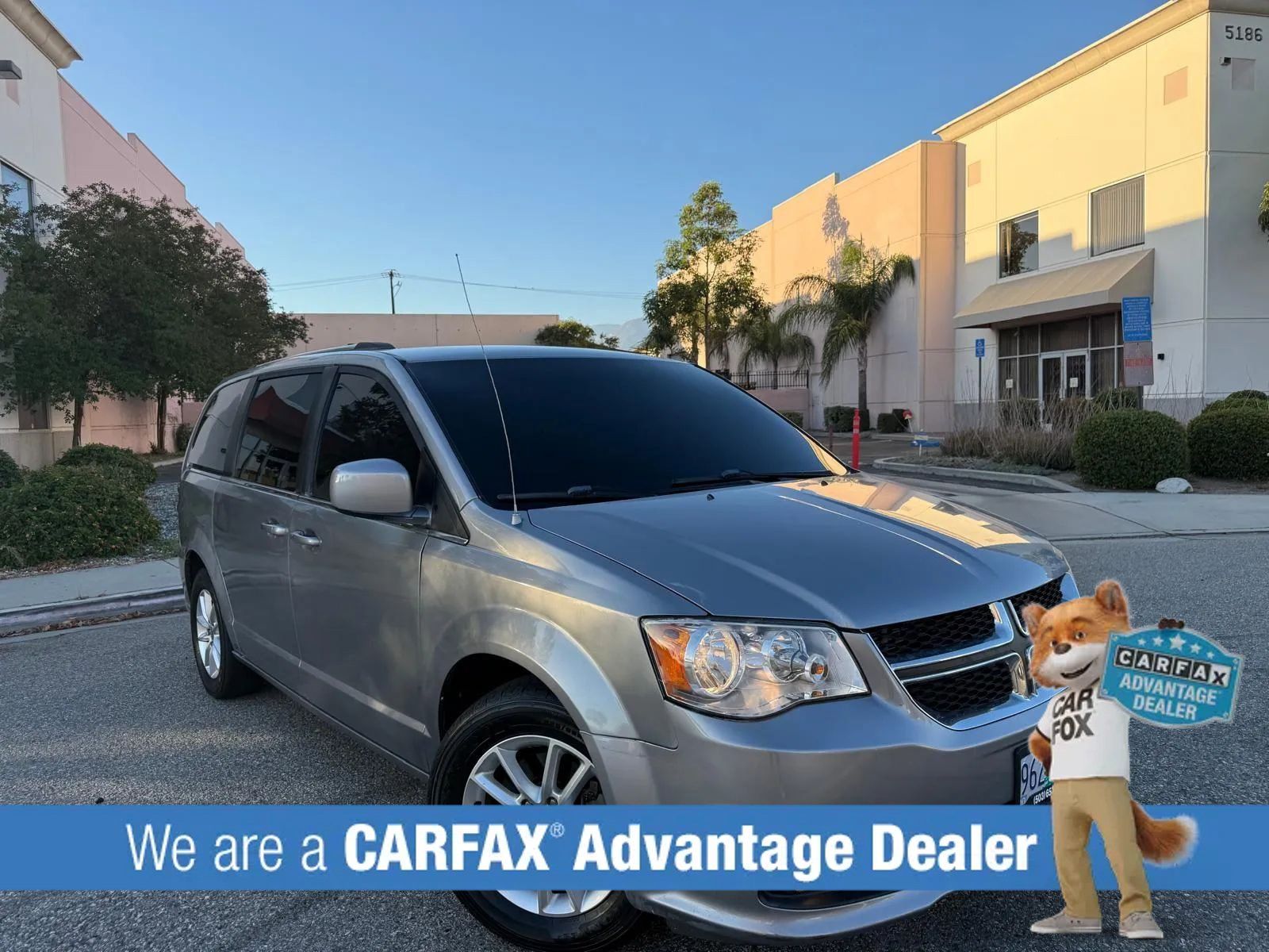 Used 2018 Dodge Grand Caravan SXT FWD image 3