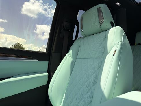 Used 2026 Cadillac Escalade Platinum Sport w/ LPO, Floor Liner Package AWD/4WD image 27