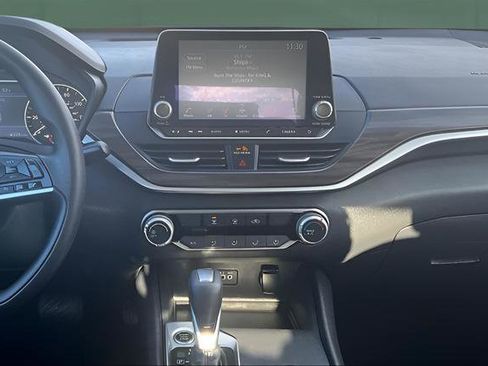 Used 2025 Nissan Altima 2.5 SV image 16
