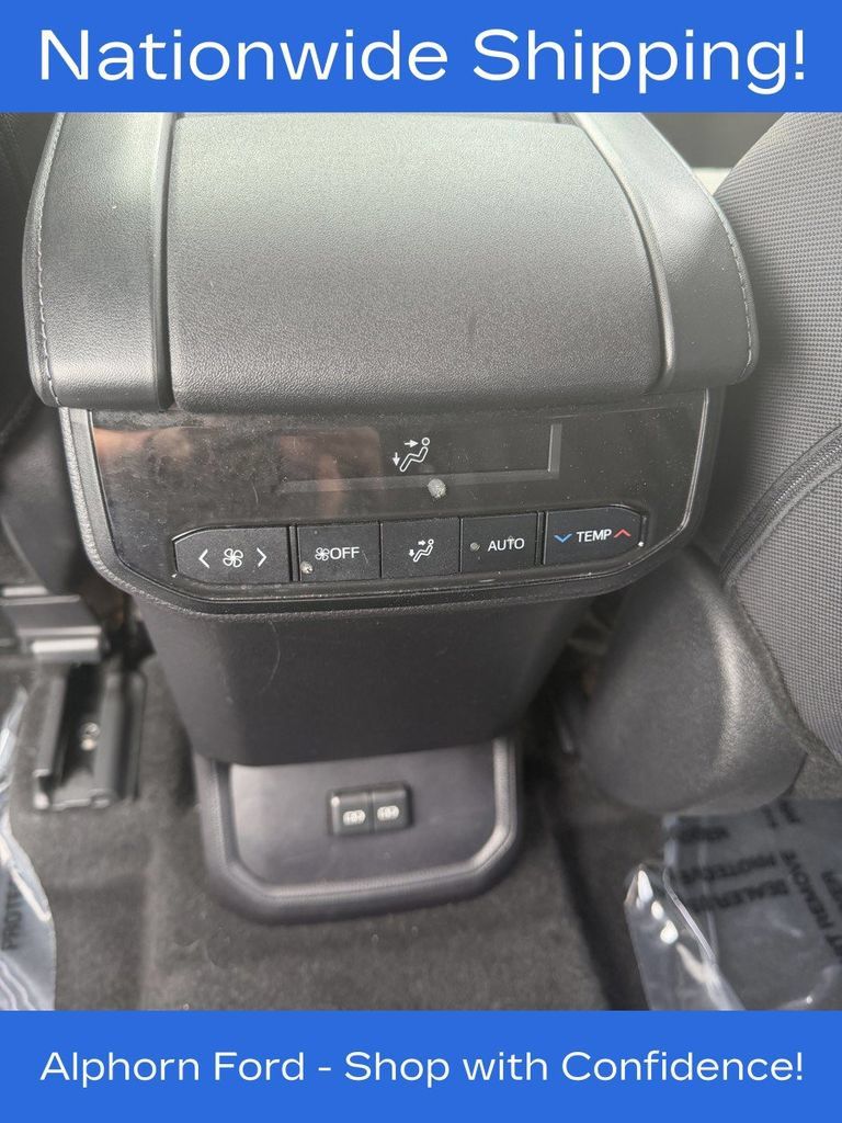 Used 2024 Toyota Highlander LE AWD/4WD image 34