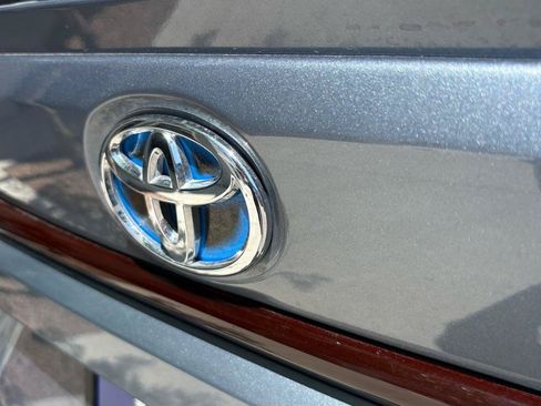 Used 2024 Toyota Corolla SE w/ SE Package FWD image 8