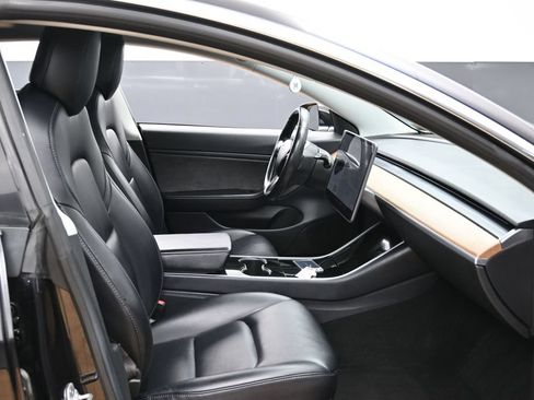 Used 2018 Tesla Model 3 Long Range RWD image 10