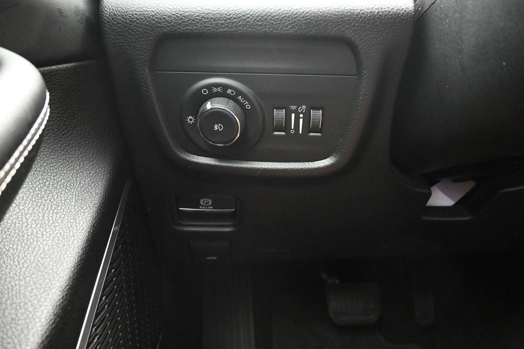 Used 2023 Jeep Grand Cherokee L Limited RWD image 24