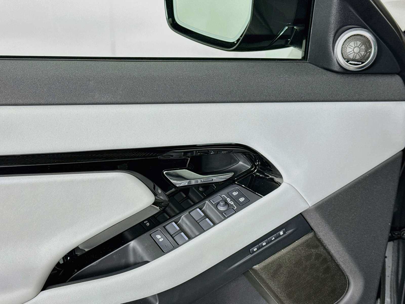 New 2026 Land Rover Range Rover Evoque S AWD/4WD image 18