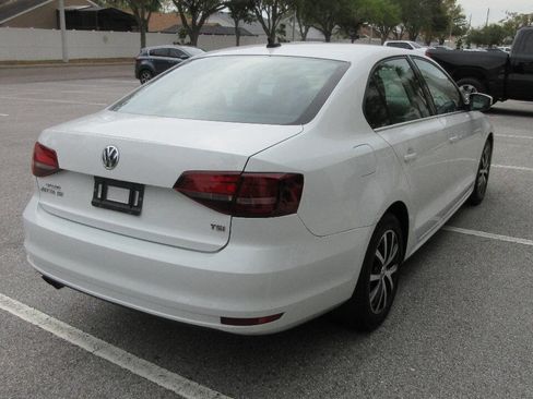Used 2017 Volkswagen Jetta SE image 5