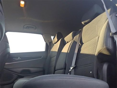 Used 2019 Kia Sorento LX w/ LX Convenience Package image 12